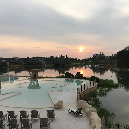Resort Center Parcs Villages Nature Paris 4*